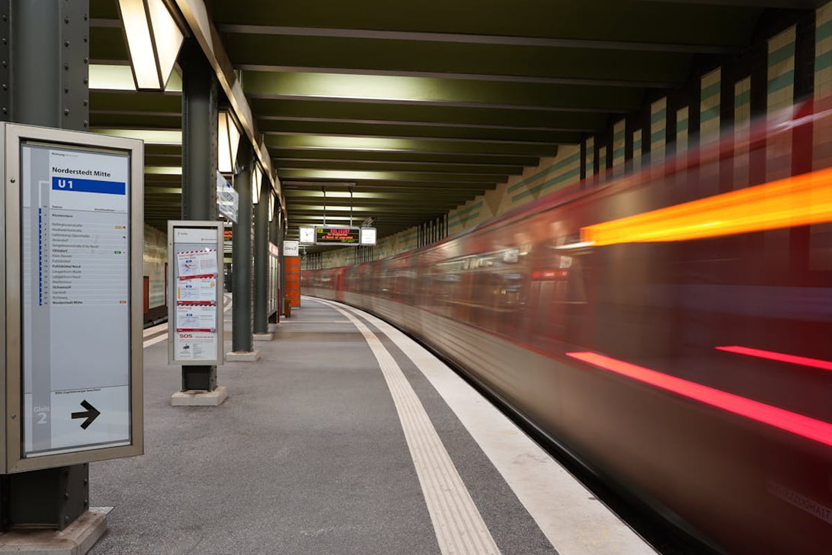 Airport and transport facility entrance hardware system