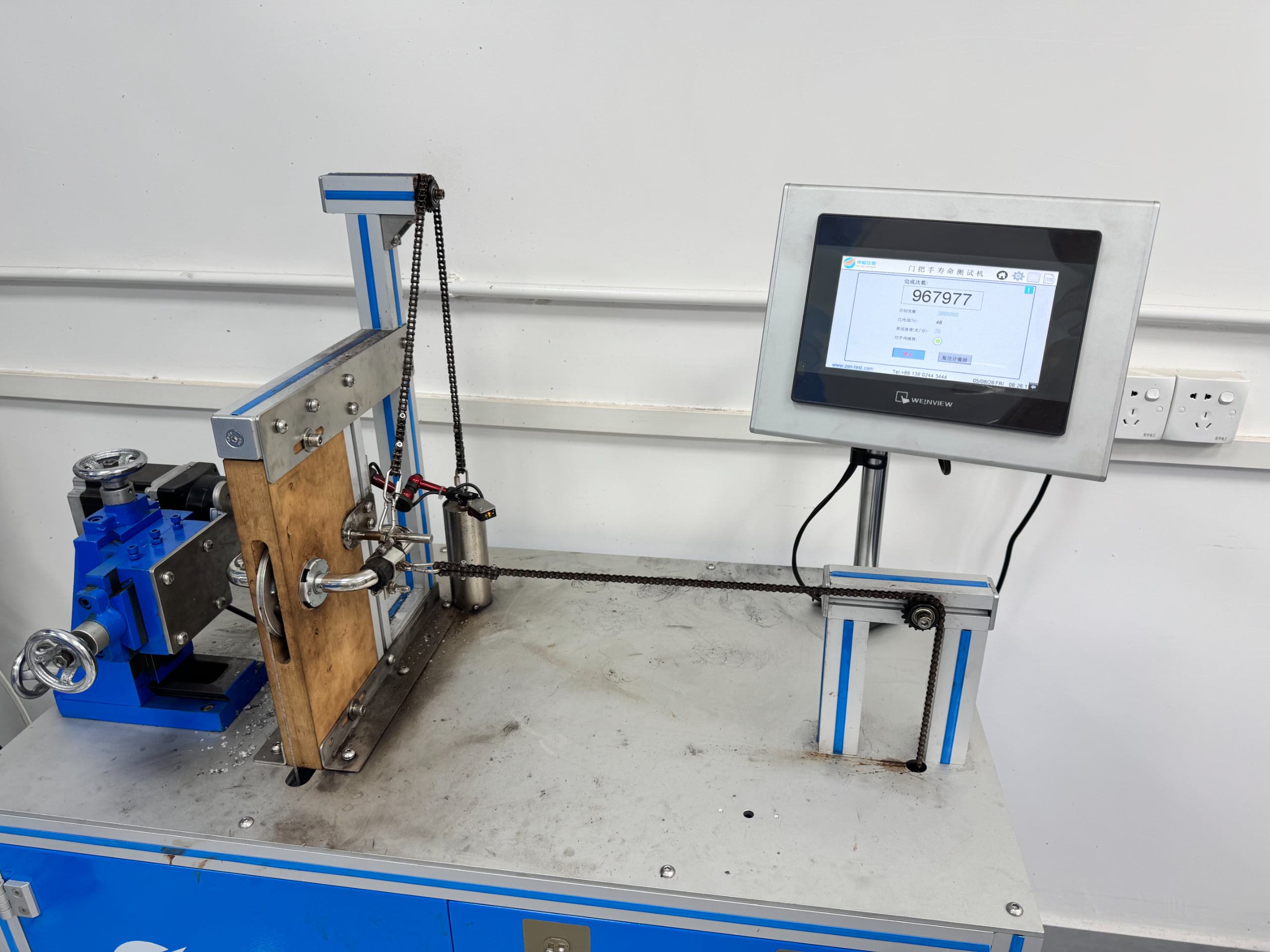 EN 1906 lever handle durability cycle testing in TOPTEK laboratory